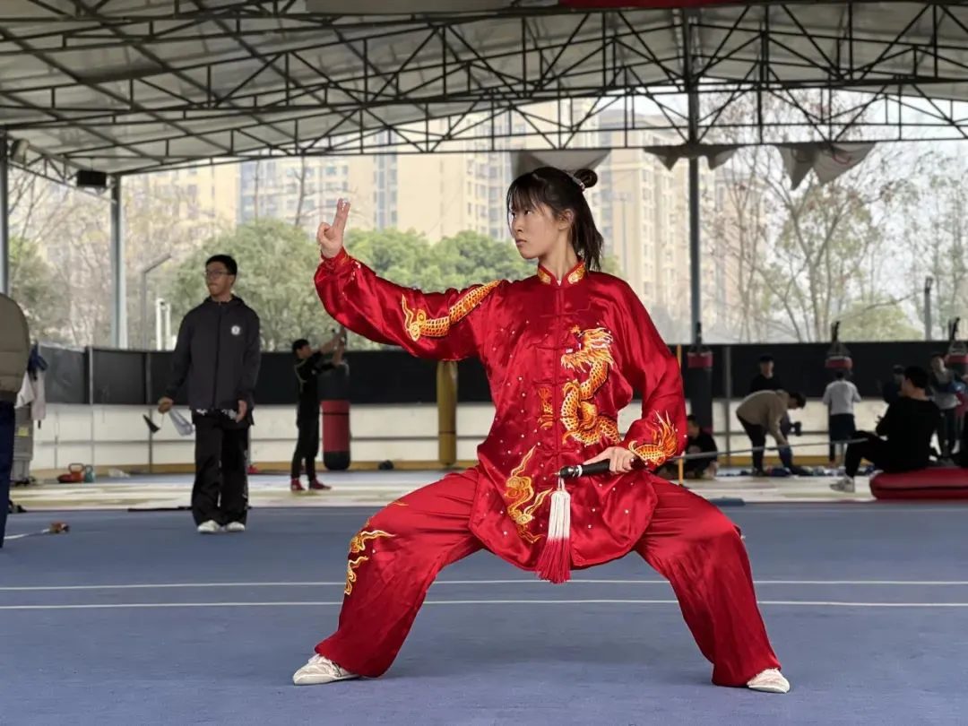 刻苦训练篮球时如何避免受伤的建议_2